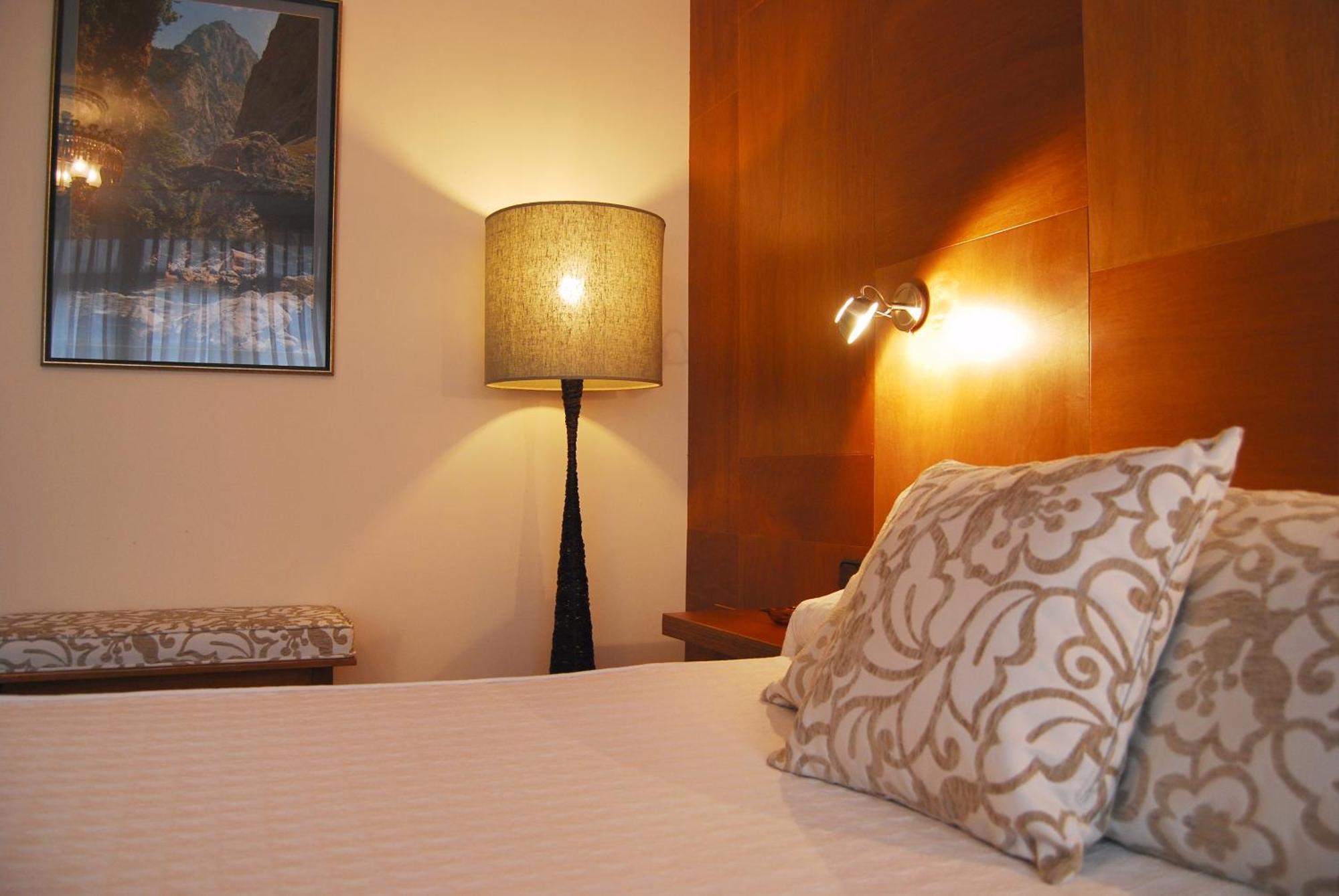 Hotel La Rivera อาเรนัส เด กาบราเลส ภายนอก รูปภาพ