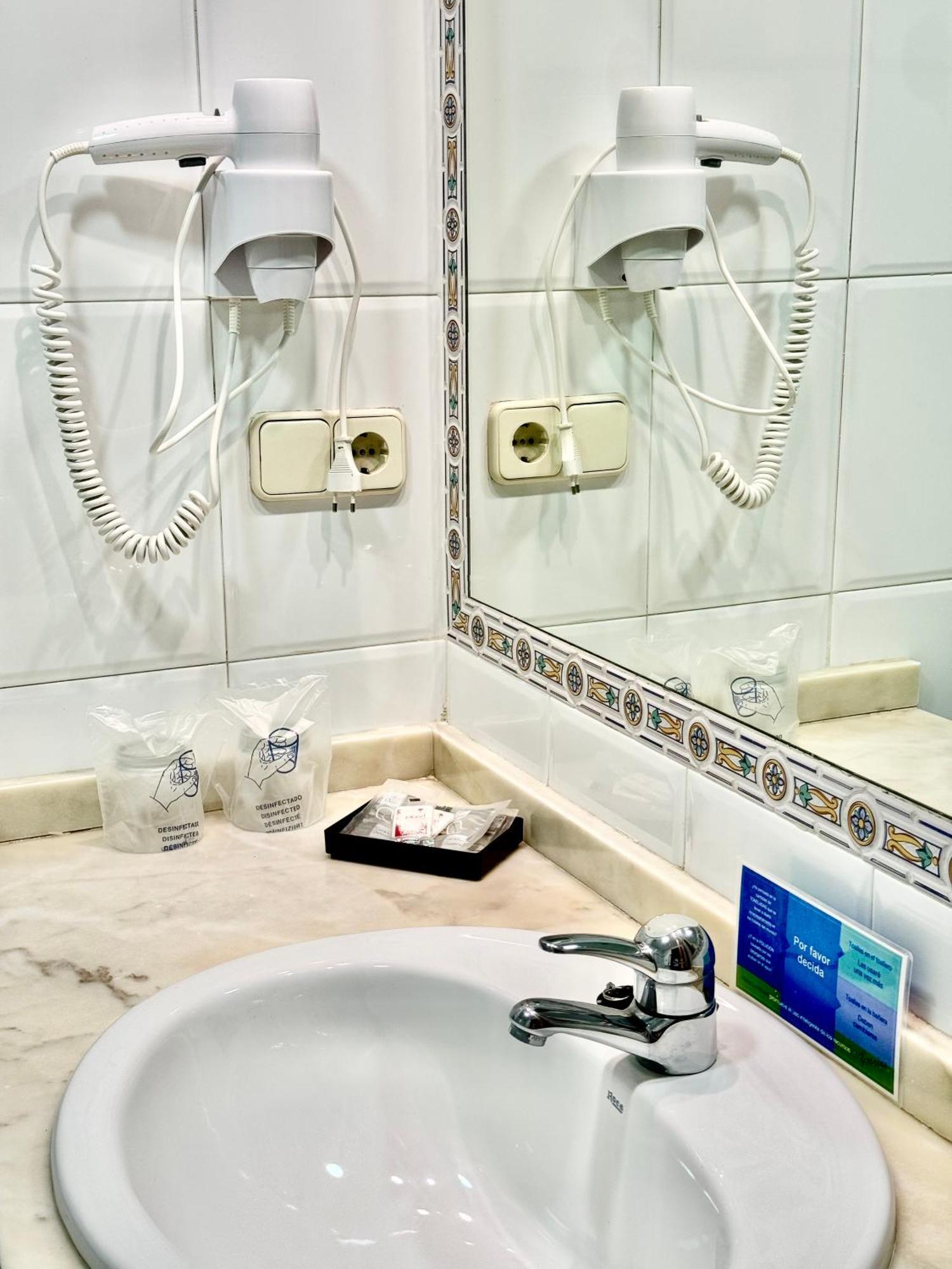 Hotel La Rivera อาเรนัส เด กาบราเลส ภายนอก รูปภาพ