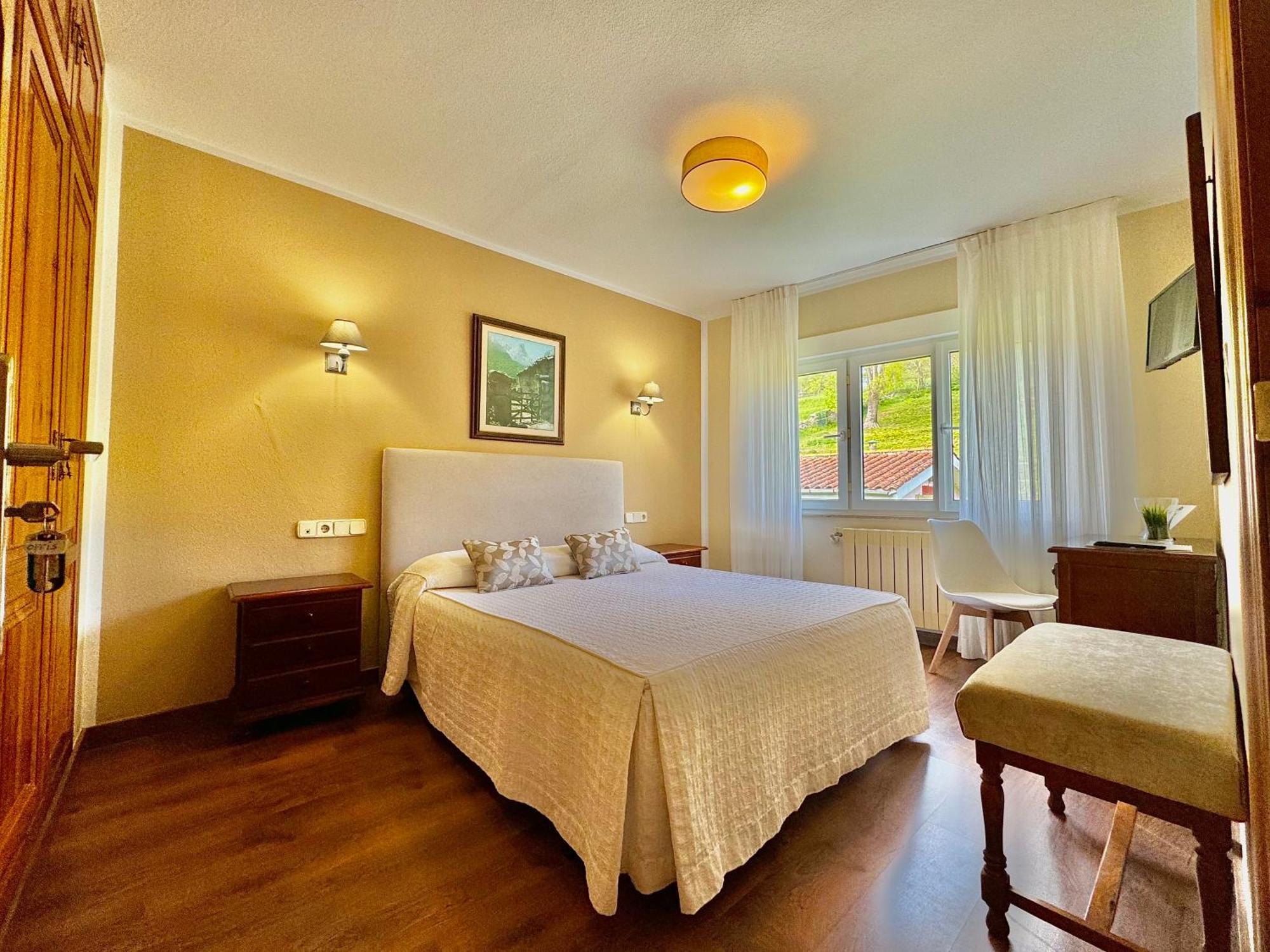 Hotel La Rivera อาเรนัส เด กาบราเลส ภายนอก รูปภาพ