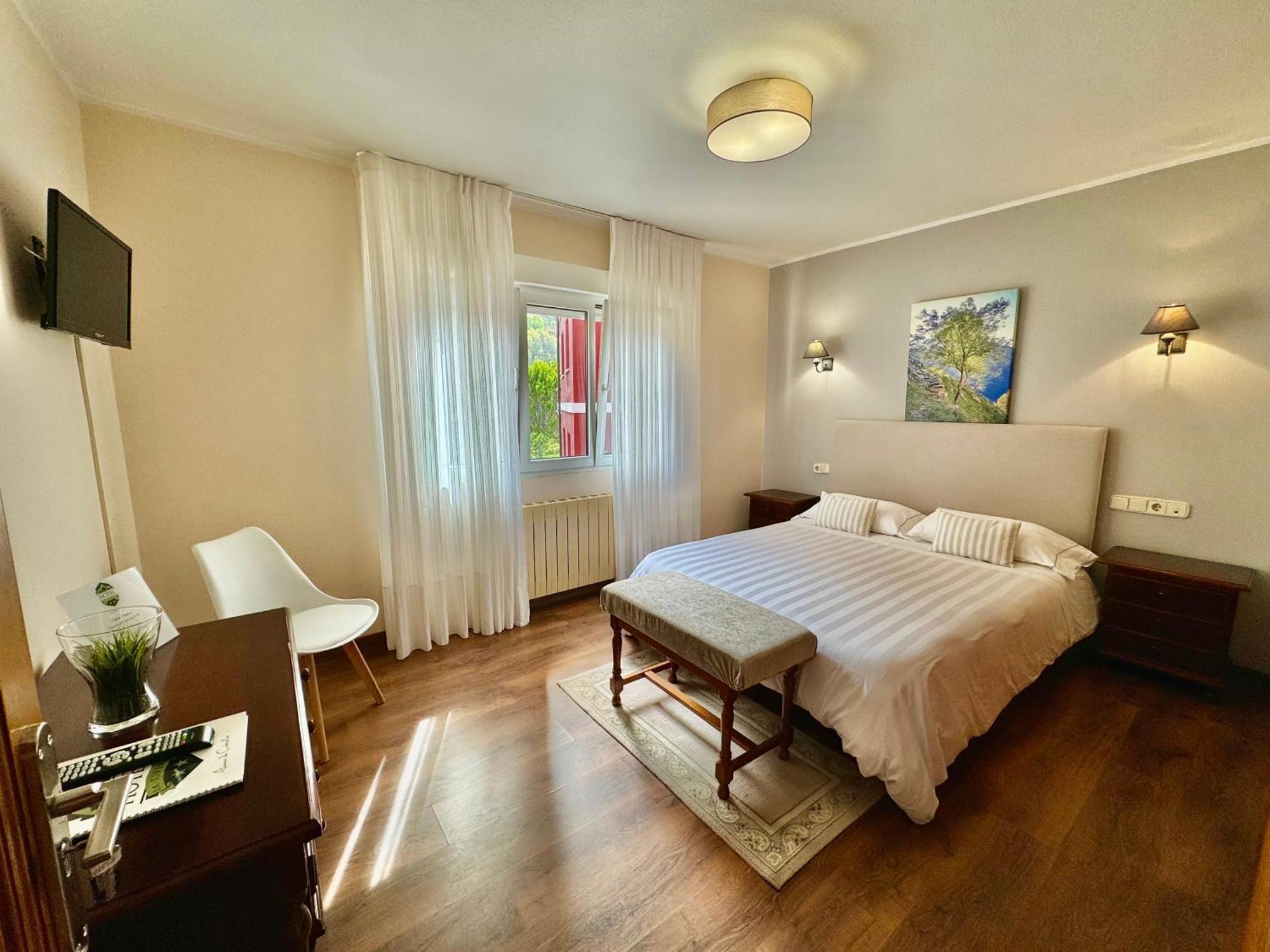 Hotel La Rivera อาเรนัส เด กาบราเลส ภายนอก รูปภาพ