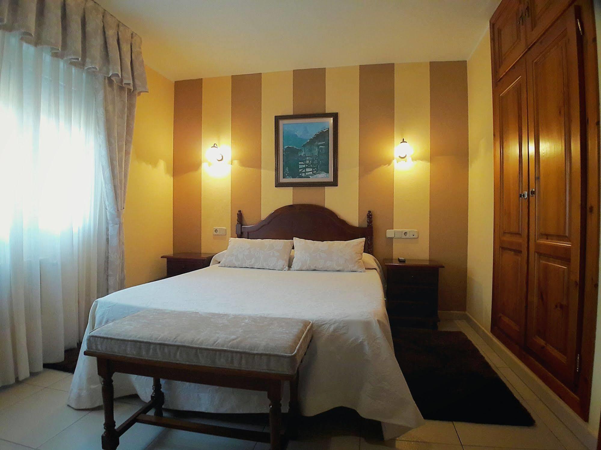 Hotel La Rivera อาเรนัส เด กาบราเลส ภายนอก รูปภาพ